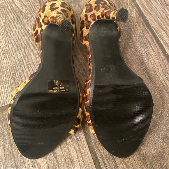❤️‍🔥Leopard print heels with gold jeweled accents - Picture 10 of 11